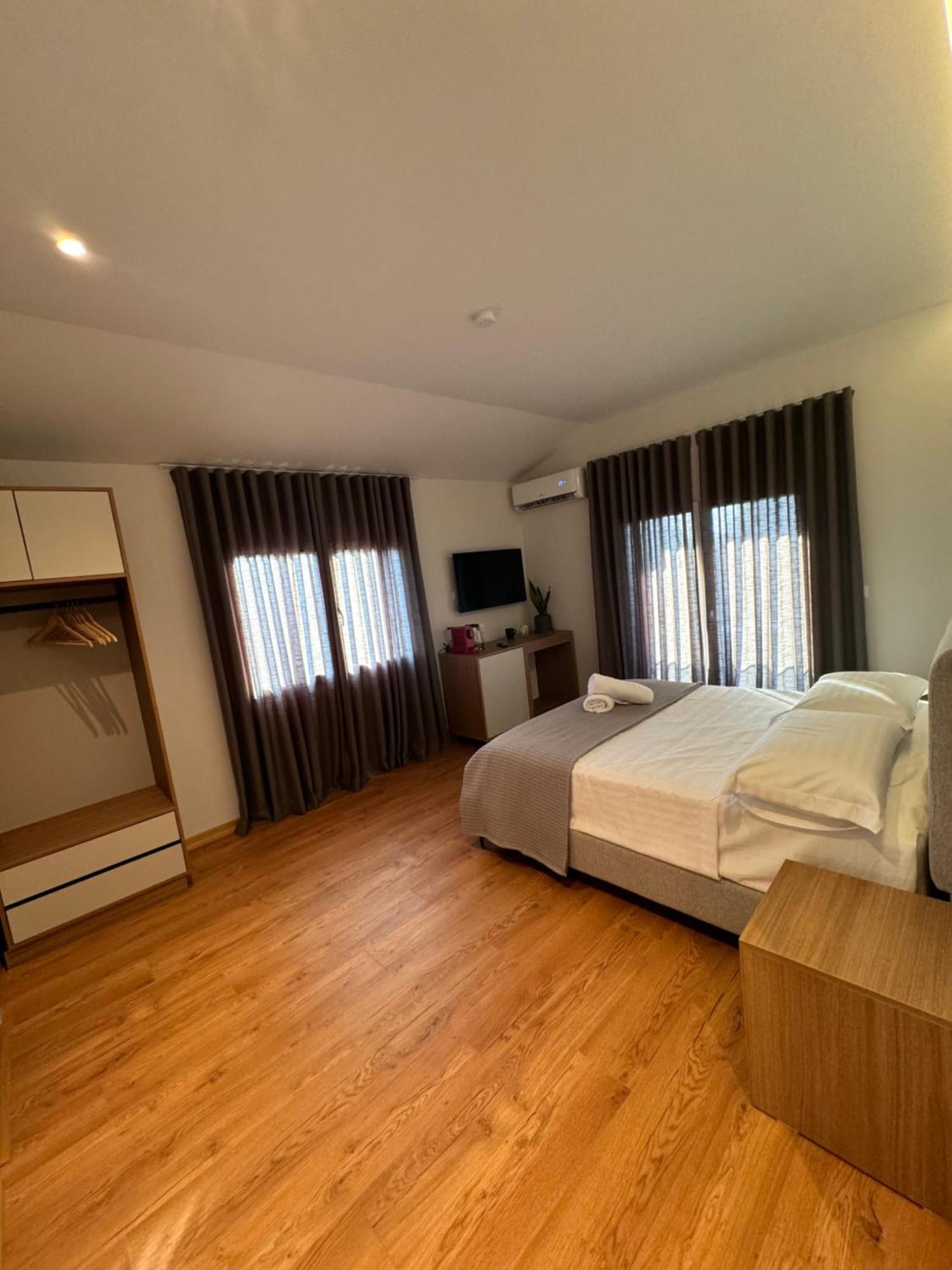 Izi Boutique Apartment Tirana Exterior photo