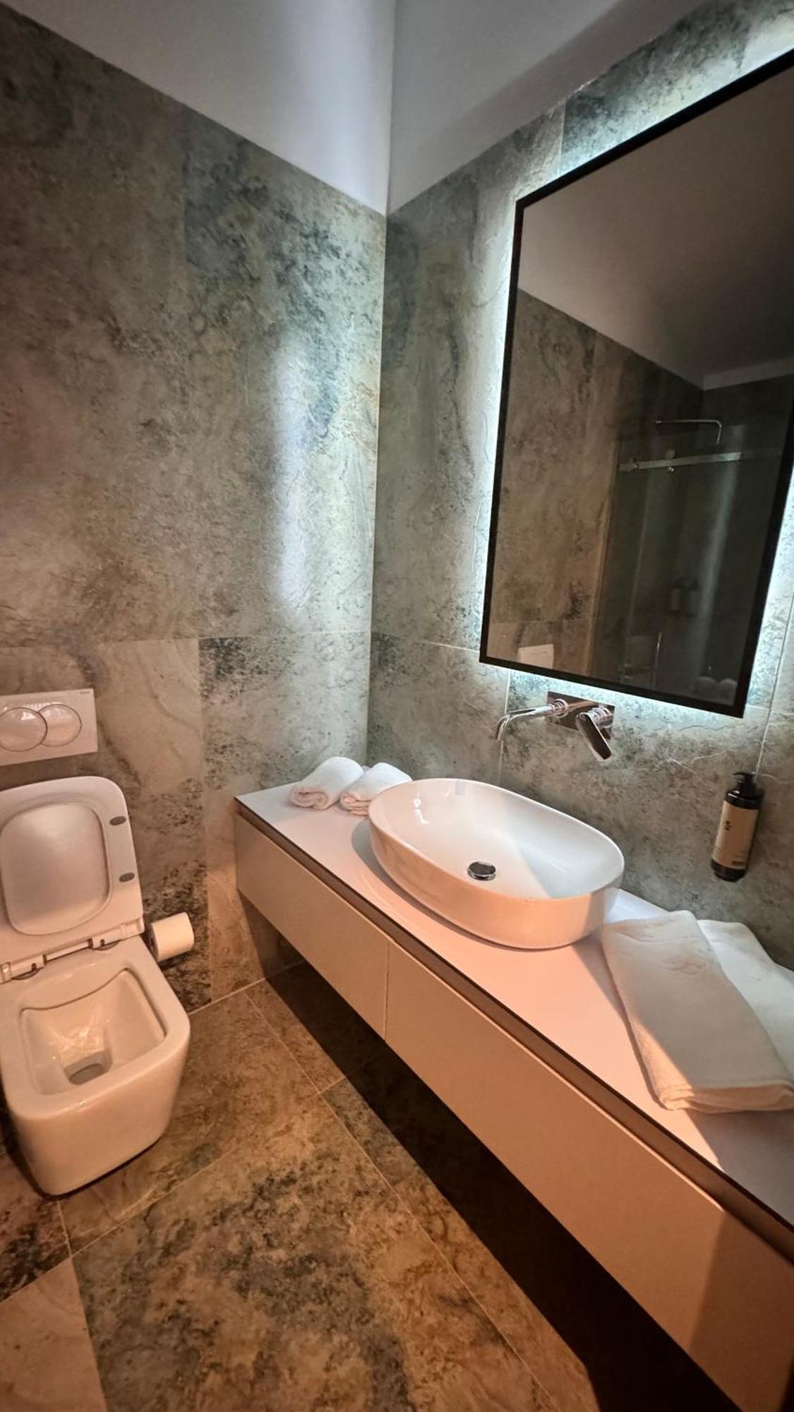 Izi Boutique Apartment Tirana Exterior photo
